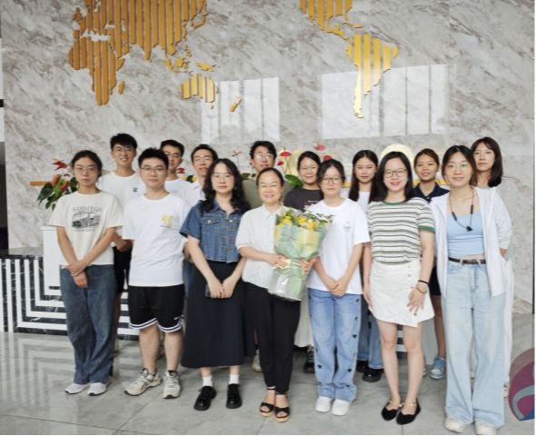 陈玲：秉持理想与信念，…