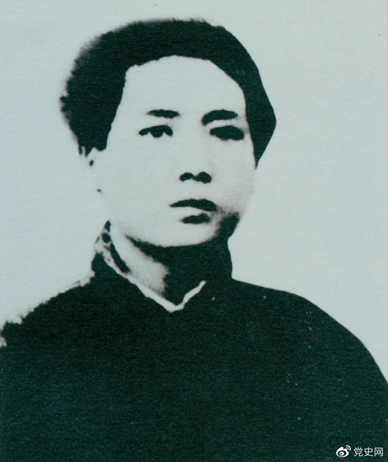 1921年7月，毛泽东赴上海参加中国共产党第一次全国代表大会，成为党的创始人之一。